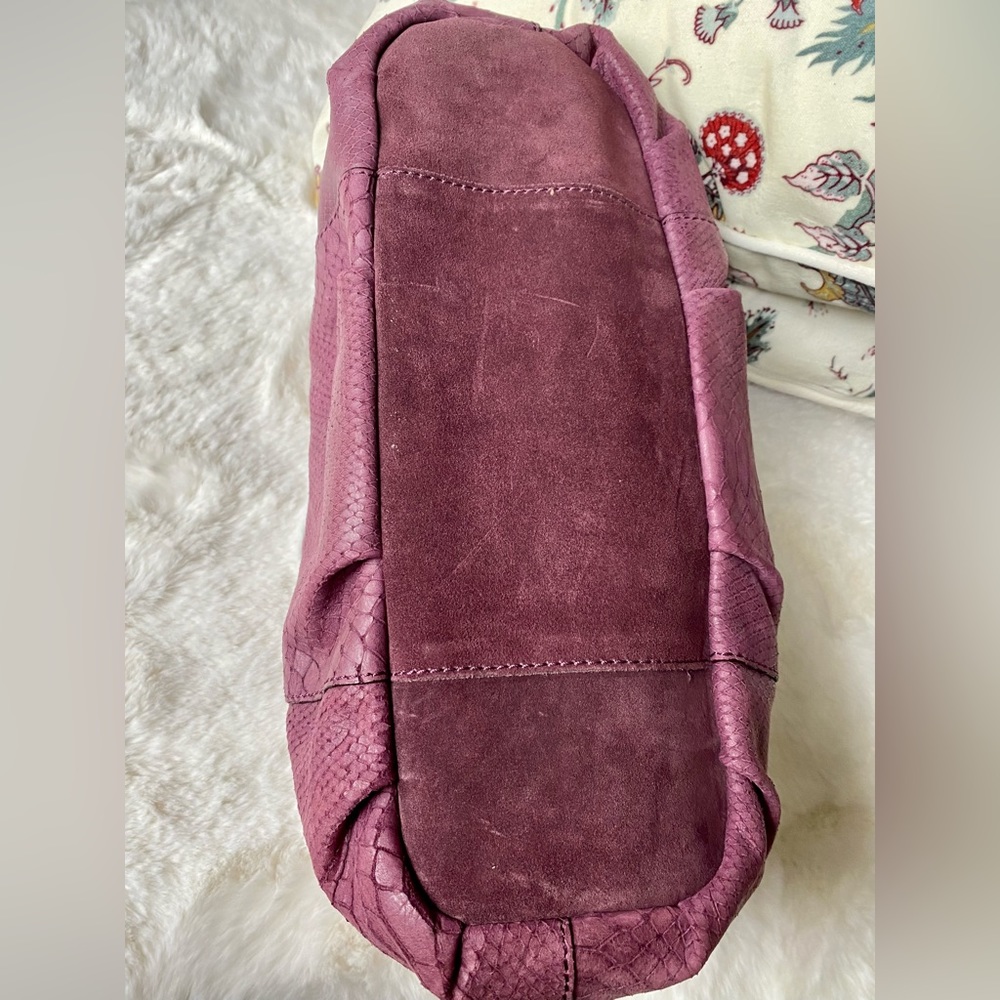 Vintage Calvin Klein soft slouchy handbag. Purple Snake Embossed. - Picture 3 of 10